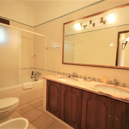 Будинок відпочинку Vila Rosa - Private Swimming Pool With Sea View